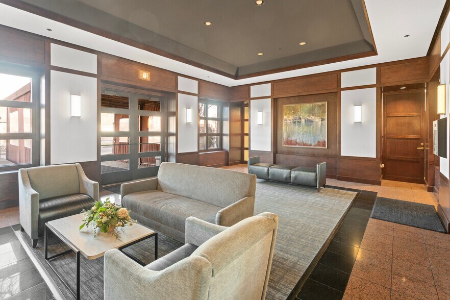 Building Photo - 250 E Harbortown Dr