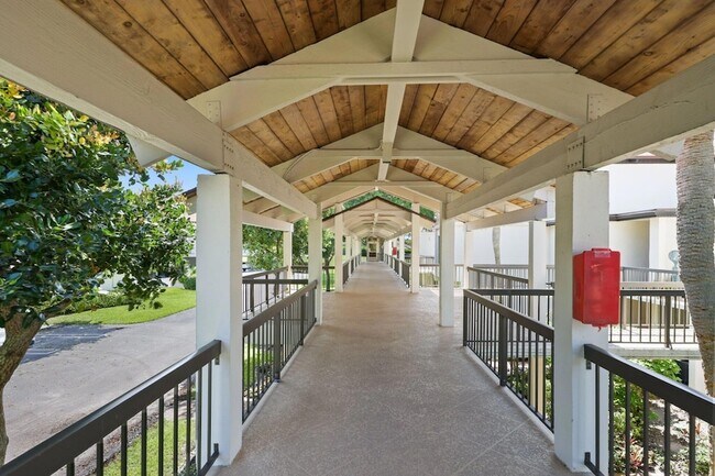 Building Photo - 800 Greensward Ct