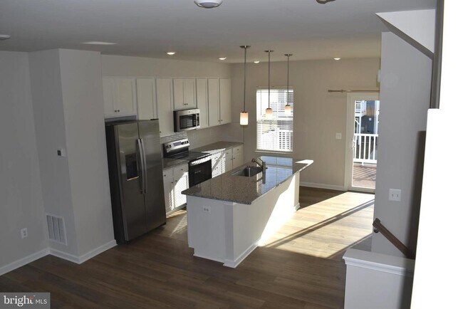 Building Photo - 216 Swan Fld Ave