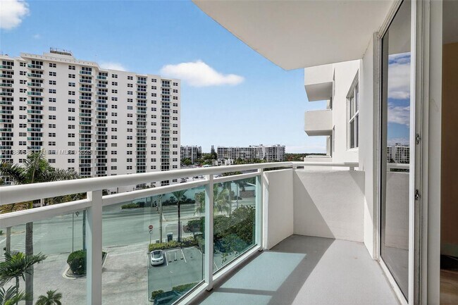 Building Photo - 3001 S Ocean Dr