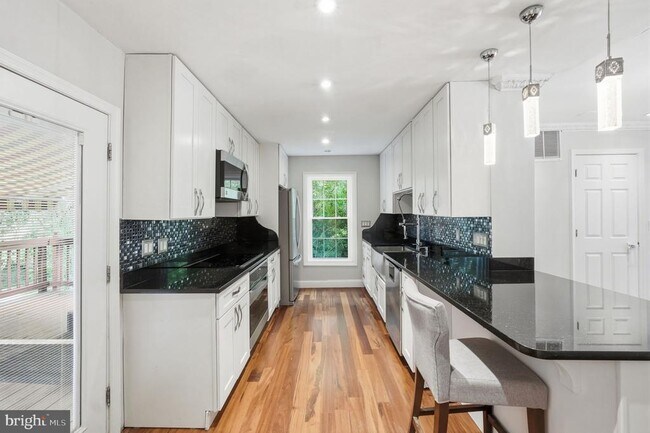 Building Photo - 8562 Tyrolean Way