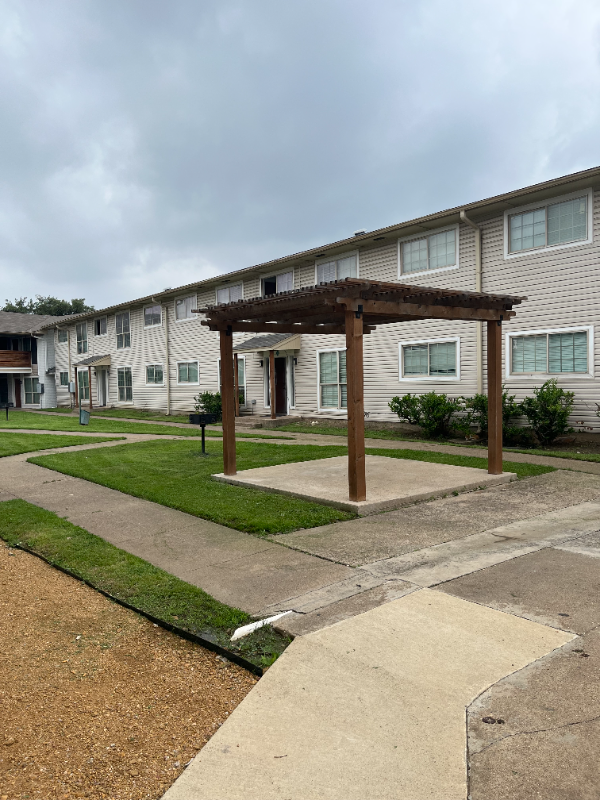 Building Photo - 2504 E Park Row Dr