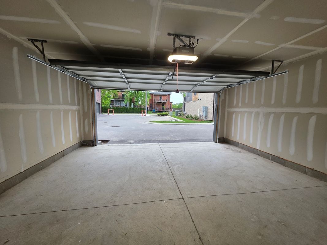 Building Photo - 3618 Trumbull