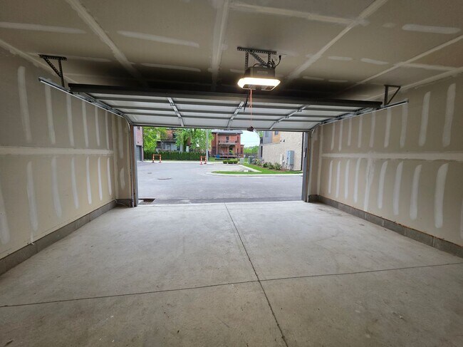 Building Photo - 3618 Trumbull