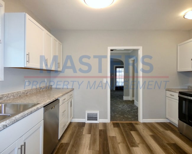 Building Photo - 229 Van Buren Ave