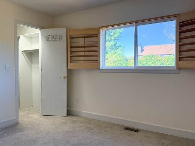 Building Photo - Updated Single-Family Home in Centennial!