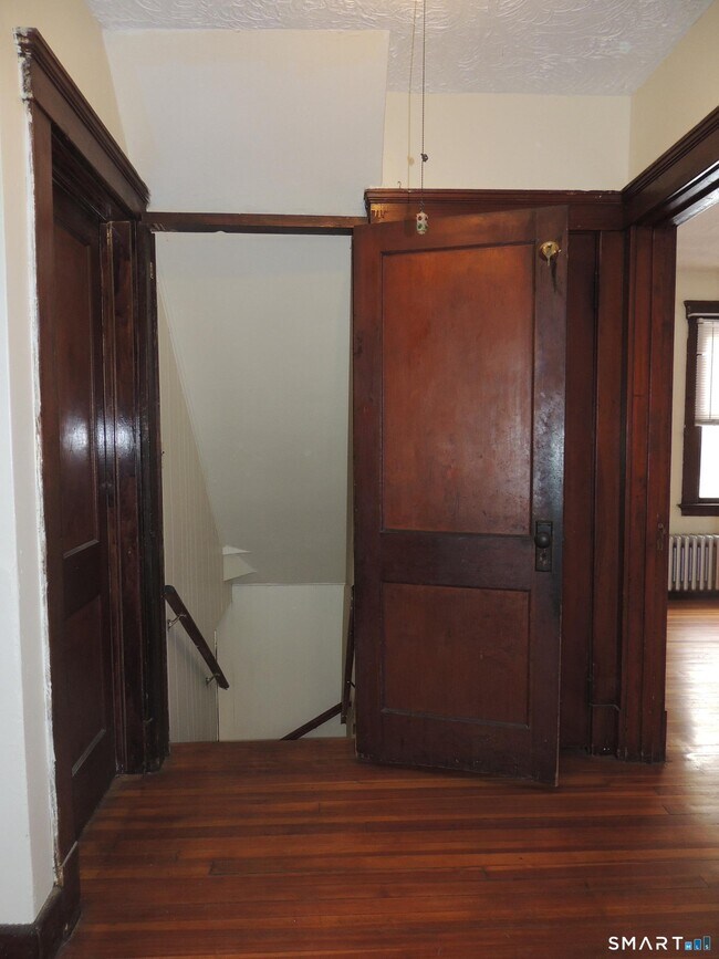 Building Photo - 127 Hosley Ave