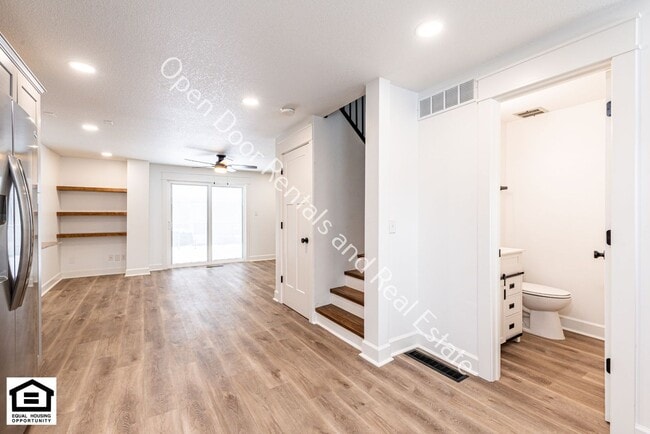 Building Photo - 15110 Tally Ho Dr