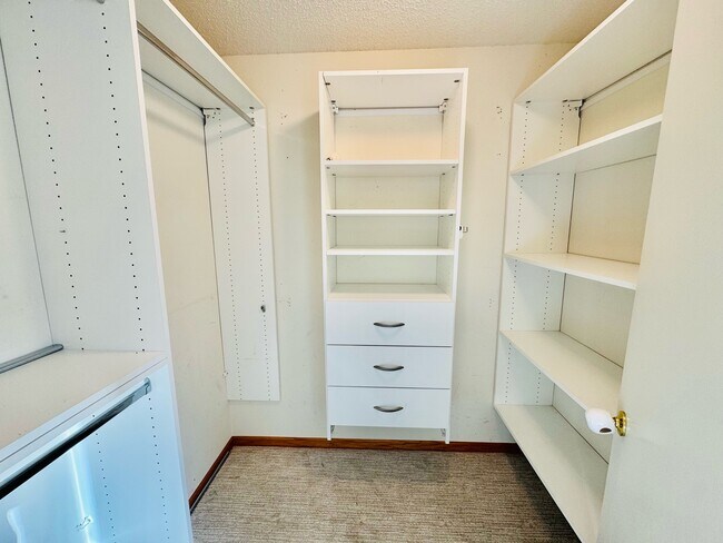 Building Photo - 2904 Old Hwy 8