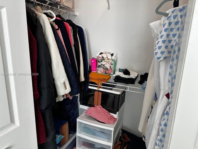 Building Photo - 2000 N Bayshore Dr