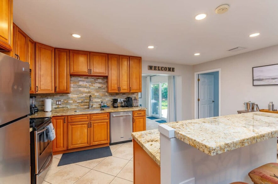 Building Photo - 1183 SE 1st Way