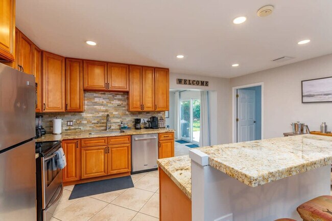 Building Photo - 1183 SE 1st Way