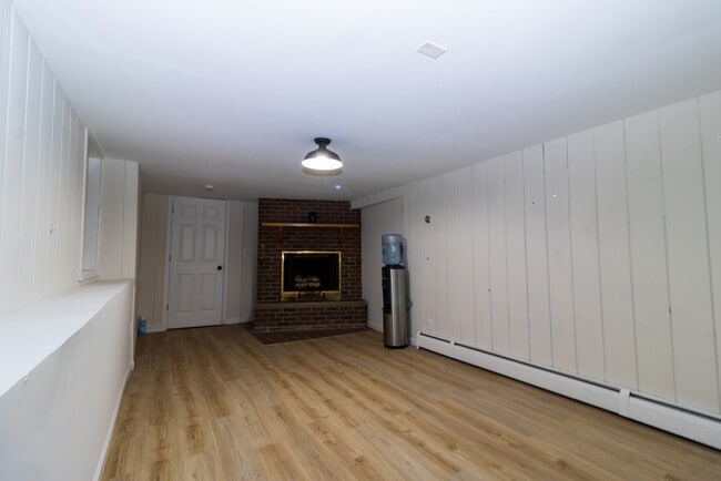 Building Photo - 149 Lakeside Blvd E