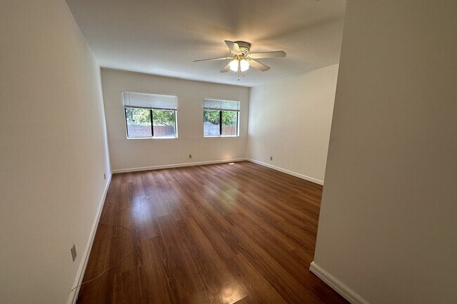 Building Photo - 4608 Saloma Ave