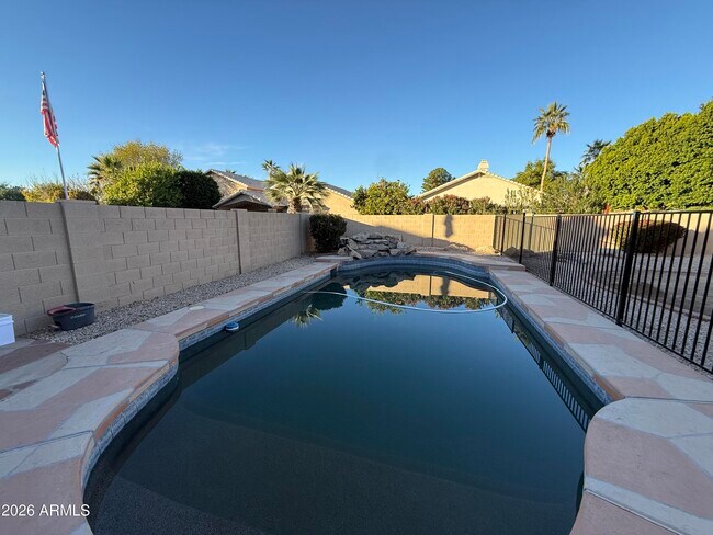 Building Photo - 5170 W Ivanhoe St