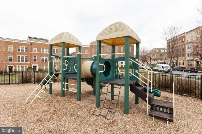 Building Photo - 336 Grand St