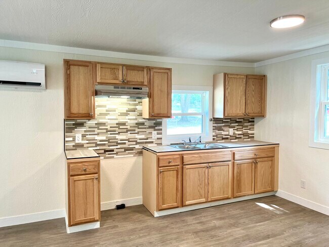 Building Photo - 1623 E Sullenberger Ave