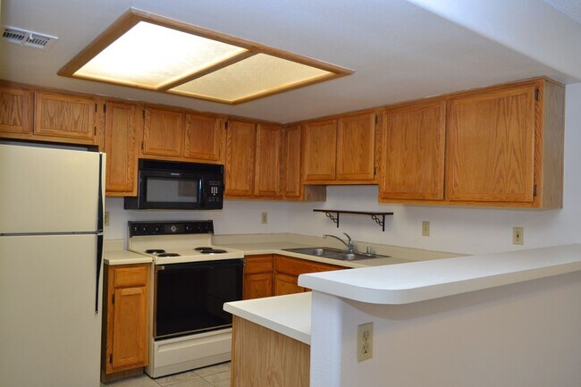 Building Photo - COZY 2 BEDROOM AND 2 FULL BATH CONDO IN SP...