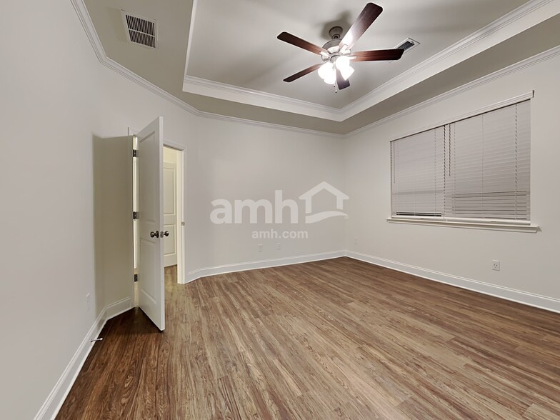 Building Photo - 5065 Hudson Vly Dr