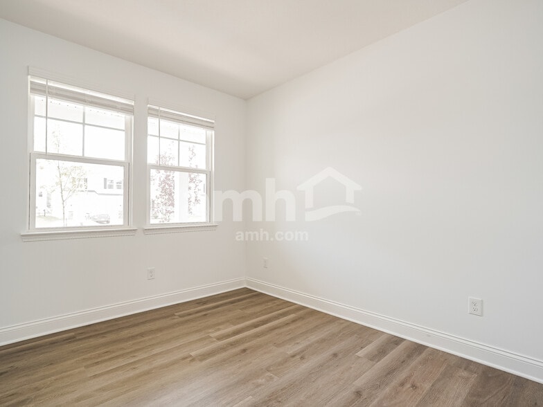 Building Photo - 9065 Lucy Dr