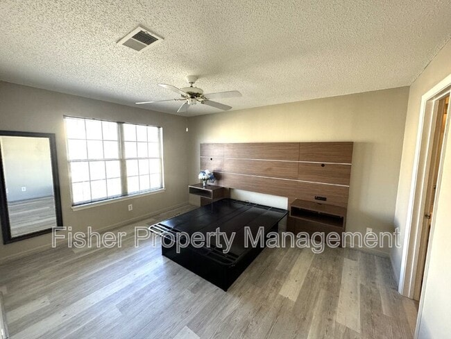 Building Photo - 830 Brassie Ln