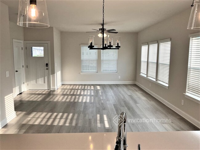 Building Photo - 200 River Rock Dr