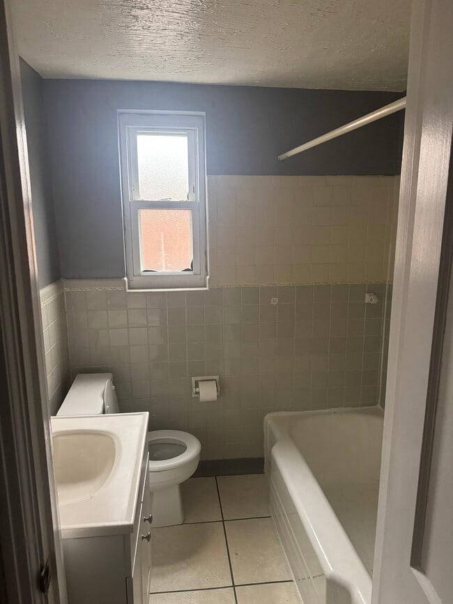 Building Photo - 4036 Homelawn Ave