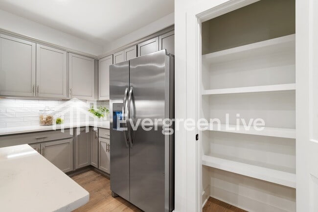 Building Photo - 129 Leggo Ave