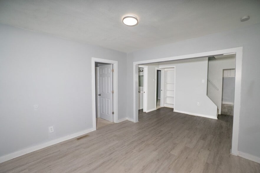 Building Photo - 6074 Tarnow St