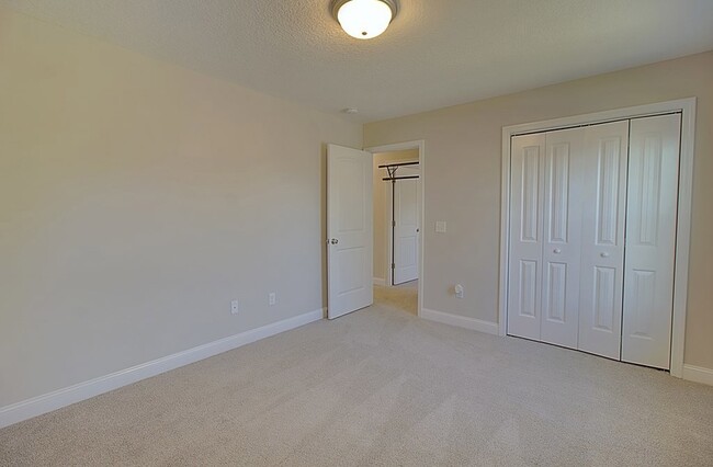 Building Photo - 35 Perlieu Ct