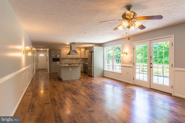Building Photo - 23258 Oak Dr