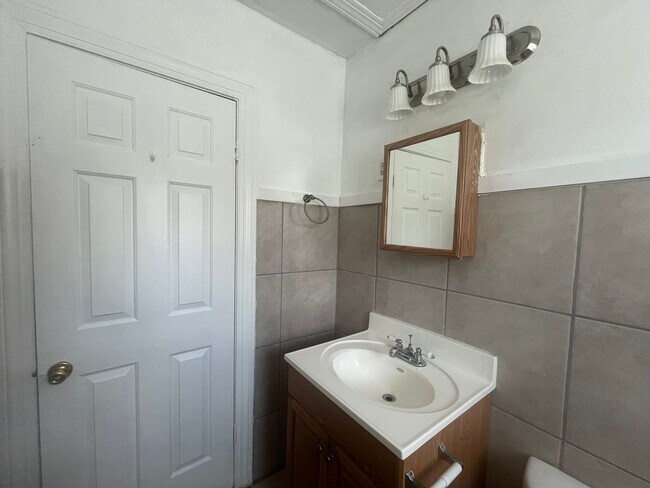 Building Photo - Prueitt - 1502