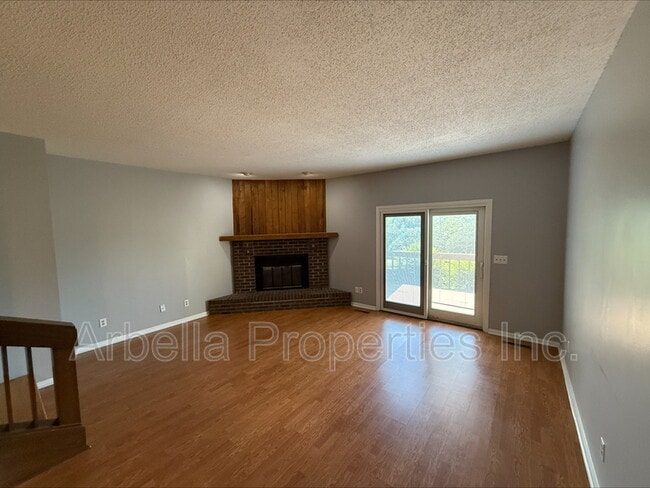 Building Photo - 507 Manor Dr