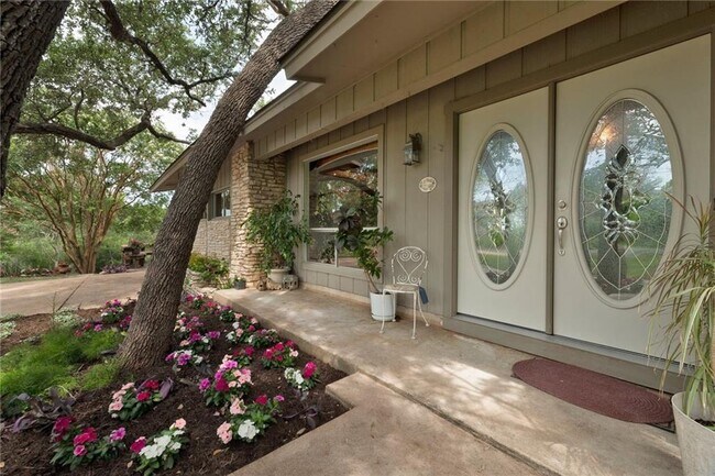 Building Photo - 610 Lancelot Way
