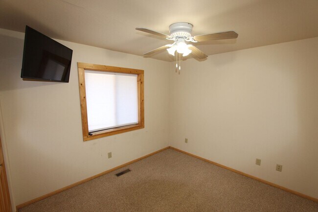 Building Photo - Peaceful Kachina Village Home | Backs National Forest + A/C