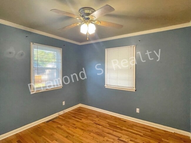 Building Photo - South Springfield 3 Bedroom Home Available Soon!