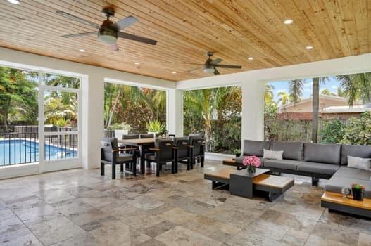 Building Photo - 600 NE 4th St