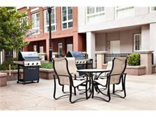 Building Photo - Gaslamp City Square Condo  2 bed 2 bath, t...