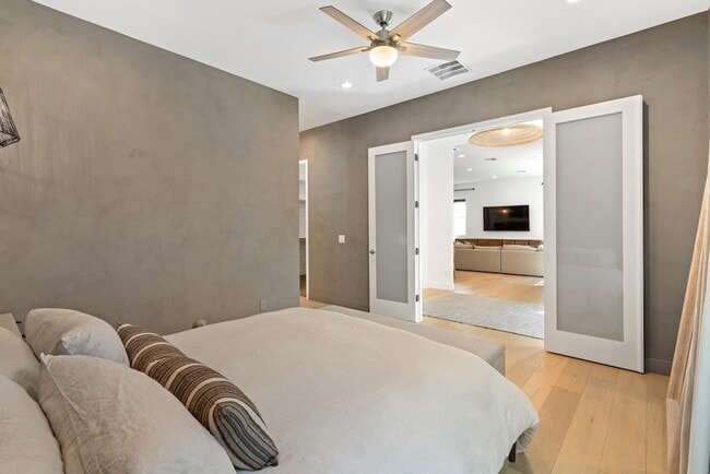 Building Photo - 4533 E Devonshire Ave