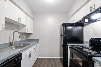 Building Photo - Casita Grove