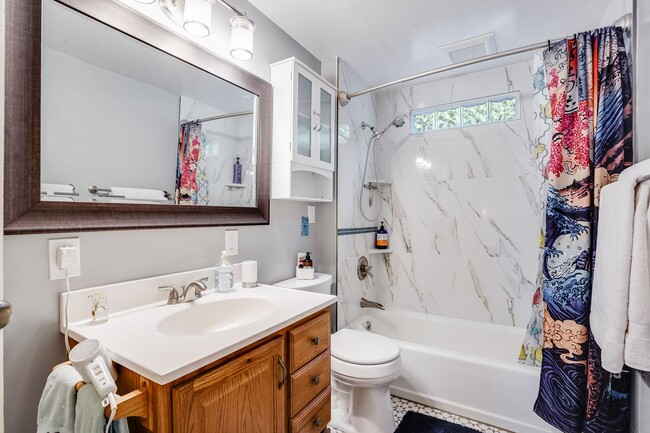 Building Photo - Charming 3 bed, 2 bath Craftsman Cottage in the Heart of Oak Grove