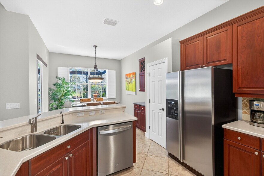 Building Photo - 8943 Greenwich Hills Way