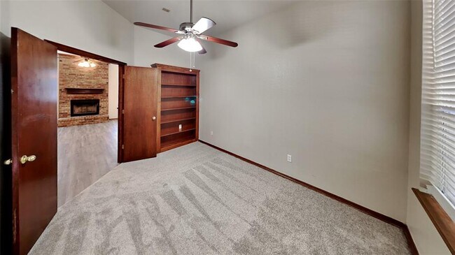 Building Photo - 2212 SW 141st Pl