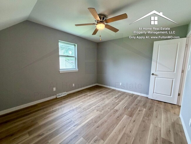 Building Photo - 2717 Mayflower Dr