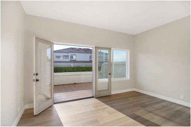 Building Photo - Tennis Villas 2 Bedroom Condo!