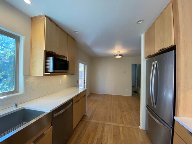 Building Photo - 4614 Idlewilde Ln SE