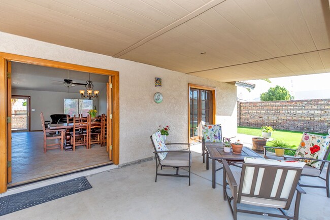 Building Photo - Spacious 2-Bedroom Home with Room to Roam ...