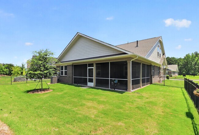 Building Photo - Ranch Home in Mint Hill, NC