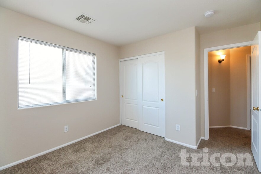 Building Photo - 28888 N Nugget Ct