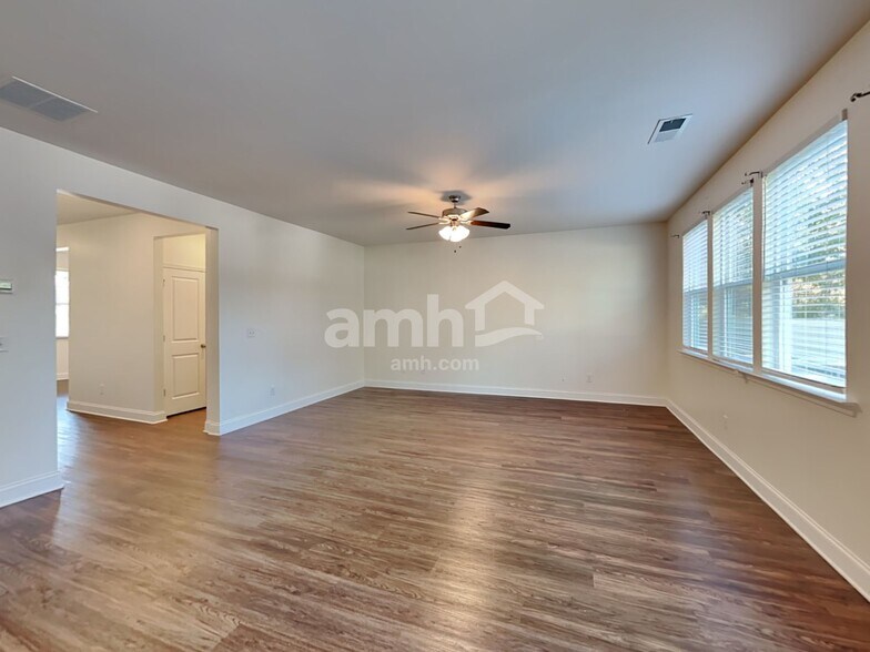 Building Photo - 1920 Brook Enclave Trail